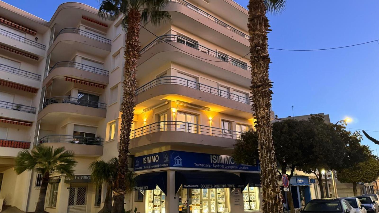 Appartement Luxueux Plein Centre De Cavalaire A 2Mn De La Plage Esterno foto